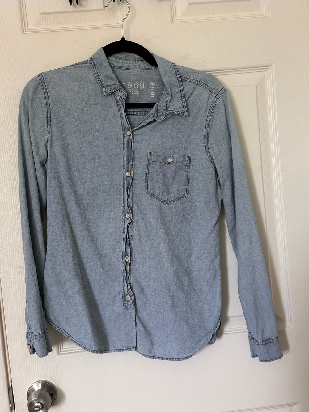 Gap Chambray Light Blue Denim Button-Up Shirt
